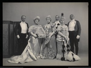 Portrait de groupe de Sydney Dillon Ripley, Mme J.T. Burden, Mme Wm. Jay, Benjamin Nicol et le Col. Wm. Jay au bal de James Hazen Hyde, New York, 31 janvier 1905